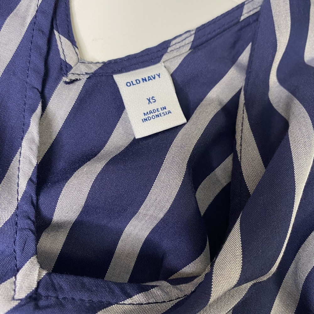Old Navy Women's‎ Top Blue Striped V Neck Sleeveless Tank Size XS - Picture 11 of 13
